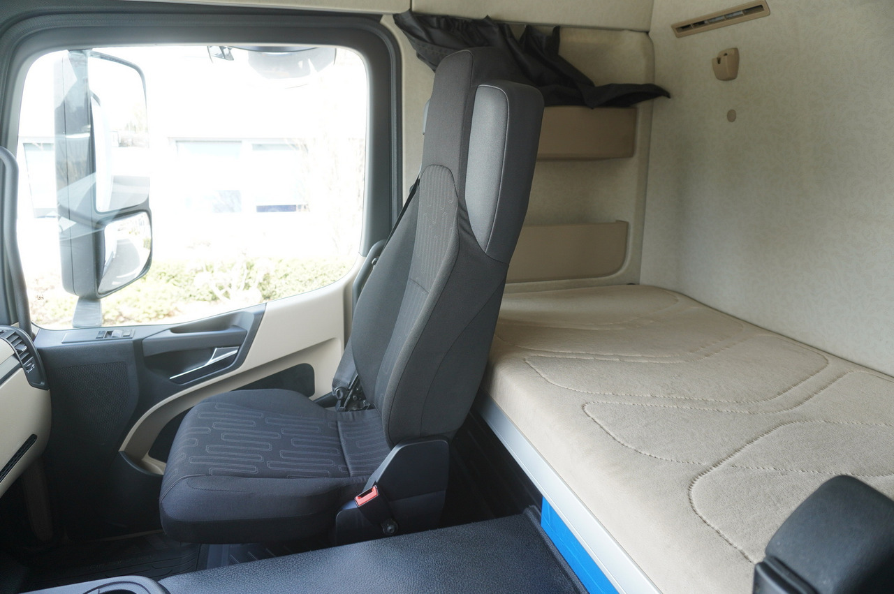 Refrigerator truck MERCEDES-BENZ Actros 1824 / Refrigerator / Carrier Supra 1250 / Sleeping cabin: picture 23