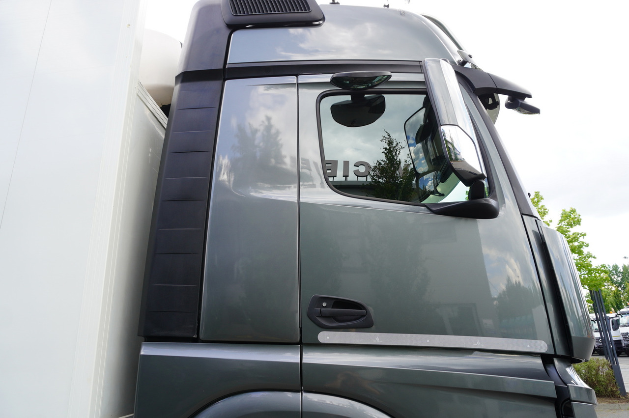 Refrigerator truck MERCEDES-BENZ Actros 2548 MP5 / Krone Refrigerator Multitemperature / Doppelstock 36 EPAL / GIGA Space cabin: picture 16