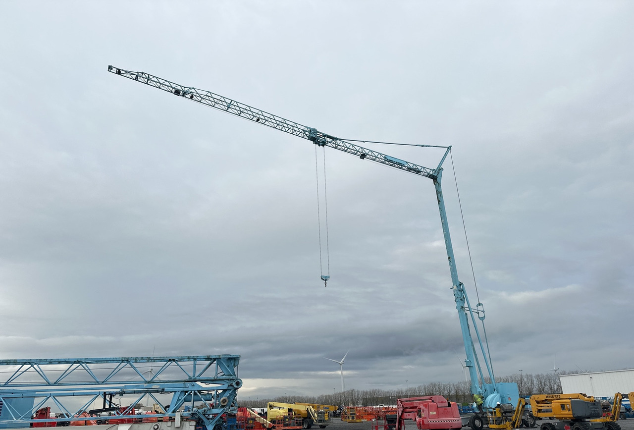 POTAIN IGO32 Tri/A Mobile self-erecting tower crane / 4400 MTH! - Mobile crane: picture 5 POTAIN IGO32 Tri/A Mobile self-erecting tower crane / 4400 MTH! - Mobile crane: picture 5