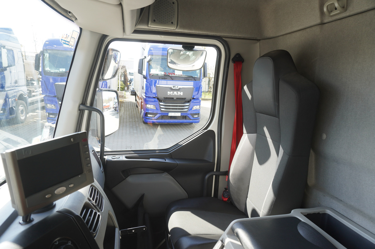 Refrigerator truck RENAULT D12 / Lamberet refrigerated truck / Dhollandia tail lift 1500 kg / 130 thousand km !!: picture 27