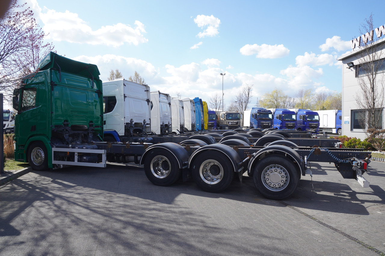 SCANIA R650 V8 / 650 HP/ frame 8.8 m / steered 4th axis / 20 units - Crane truck: picture 3 SCANIA R650 V8 / 650 HP/ frame 8.8 m / steered 4th axis / 20 units - Crane truck: picture 3