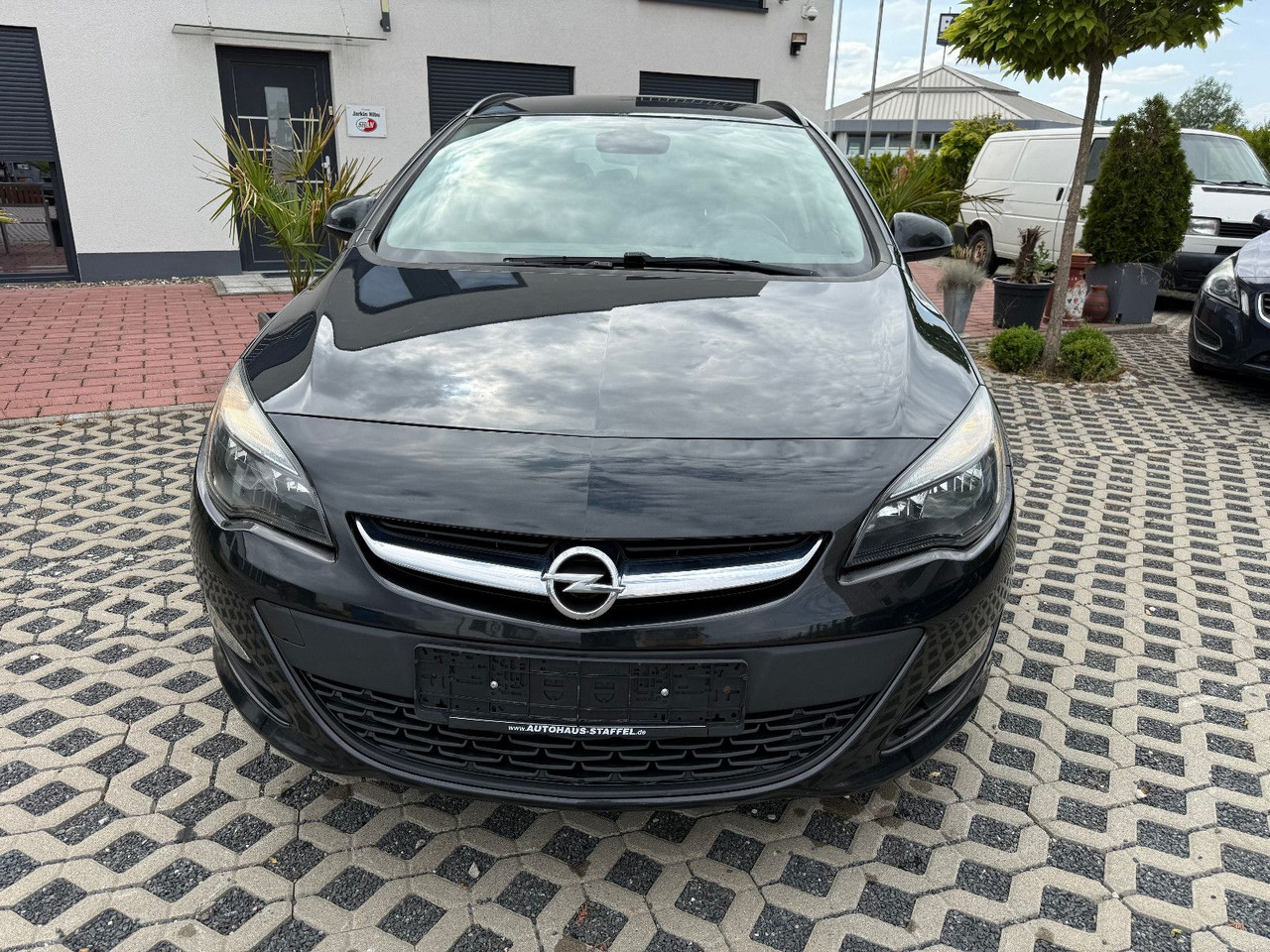 Opel Astra Sports Tourer 2.0 CDTI Sport 1 Hand - Car: picture 2 Opel Astra Sports Tourer 2.0 CDTI Sport 1 Hand - Car: picture 2
