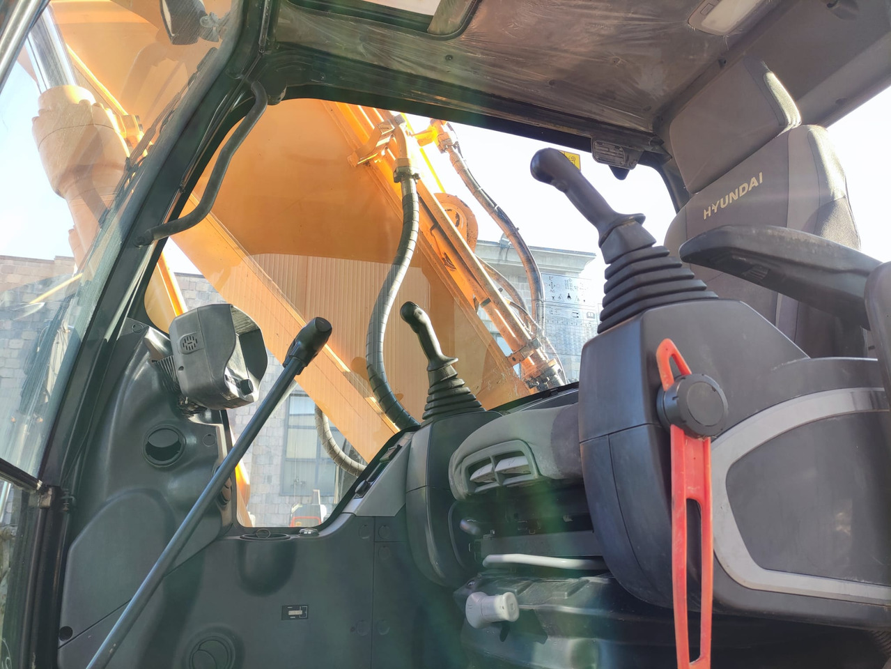 Hyundai R220NLC-9A - Crawler excavator: picture 5 Hyundai R220NLC-9A - Crawler excavator: picture 5