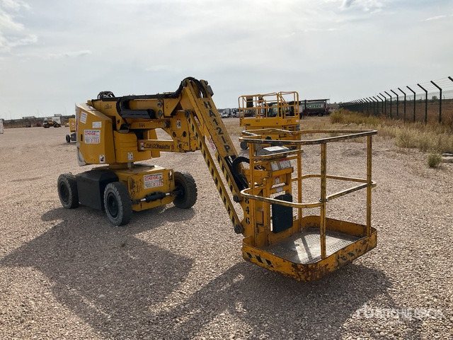 2002 Haulotte HA12IP 2WD Electric Articulating Boom Lift - Articulated boom: picture 2 2002 Haulotte HA12IP 2WD Electric Articulating Boom Lift - Articulated boom: picture 2