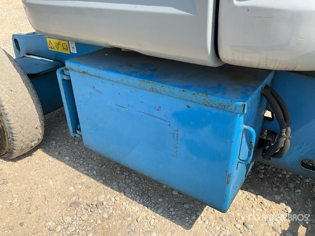 2004 Genie Z45/25 2WD Electric Articulating Boom Lift - Articulated boom: picture 4 2004 Genie Z45/25 2WD Electric Articulating Boom Lift - Articulated boom: picture 4