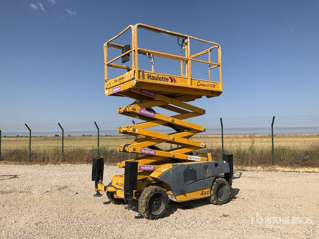 2005 Haulotte Compact12DX 4x4 Diesel Scissor Lift - Scissor lift: picture 1 2005 Haulotte Compact12DX 4x4 Diesel Scissor Lift - Scissor lift: picture 1