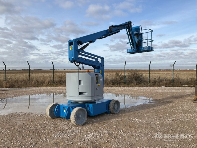 2007 Genie Z34/22N Electric Articulating Boom Lift - Articulated boom: picture 2 2007 Genie Z34/22N Electric Articulating Boom Lift - Articulated boom: picture 2