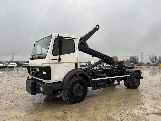 1990 Mercedes-Benz 1722 4x2 Roll-Off Truck - Hook lift truck: picture 1 1990 Mercedes-Benz 1722 4x2 Roll-Off Truck - Hook lift truck: picture 1