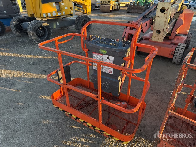 2000 JLG E450AJ Electric Articulating Boom Lift - Articulated boom: picture 5 2000 JLG E450AJ Electric Articulating Boom Lift - Articulated boom: picture 5