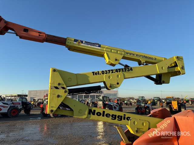 2004 JLG E450AJ Electric Articulating Boom Lift - Articulated boom: picture 4 2004 JLG E450AJ Electric Articulating Boom Lift - Articulated boom: picture 4