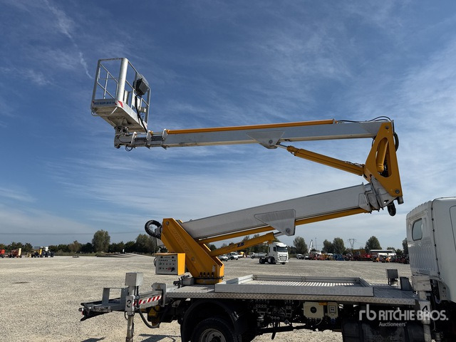 2011 Nissan Cabstar 35 - 11 2011 Multitel Pagliero MX250EX ... Bucket Truck - Truck mounted aerial platform: picture 5 2011 Nissan Cabstar 35 - 11 2011 Multitel Pagliero MX250EX ... Bucket Truck - Truck mounted aerial platform: picture 5
