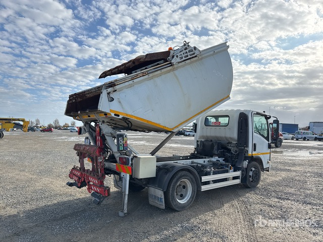 2017 Isuzu NPR 75 Rear Loader Waste Collection Truck - Garbage truck: picture 4 2017 Isuzu NPR 75 Rear Loader Waste Collection Truck - Garbage truck: picture 4