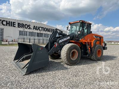 DOOSAN DL300-5 - Wheel loader: picture 1 DOOSAN DL300-5 - Wheel loader: picture 1