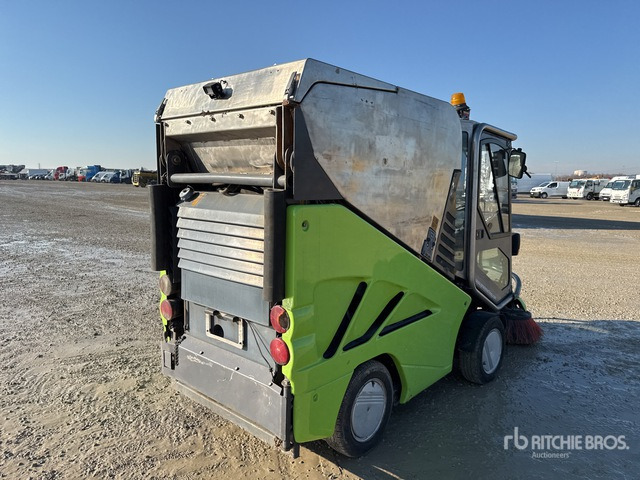 Green Machine 636 Broom Tractor - Road sweeper: picture 3 Green Machine 636 Broom Tractor - Road sweeper: picture 3