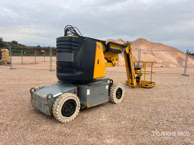 2006 Haulotte HA12IP 2WD Electric Nacelle Articulee Articulating Boom Lift - Articulated boom: picture 1 2006 Haulotte HA12IP 2WD Electric Nacelle Articulee Articulating Boom Lift - Articulated boom: picture 1
