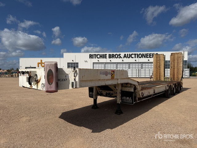 2007 Castera 3SS34T Tri/A Semi-Remorque Porte-Engin ... Lowboy Trailer - Low loader semi-trailer: picture 1 2007 Castera 3SS34T Tri/A Semi-Remorque Porte-Engin ... Lowboy Trailer - Low loader semi-trailer: picture 1