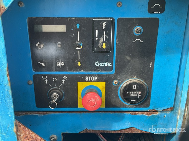 2008 Genie GS-5390 4x4 Diesel Scissor Lift - Scissor lift: picture 5 2008 Genie GS-5390 4x4 Diesel Scissor Lift - Scissor lift: picture 5