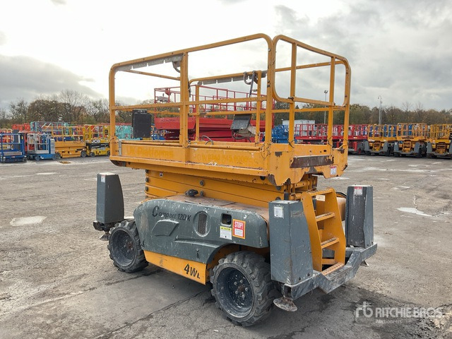 2014 Haulotte Compact 12DX 4x4 Diesel Scissor Lift - Scissor lift: picture 3 2014 Haulotte Compact 12DX 4x4 Diesel Scissor Lift - Scissor lift: picture 3