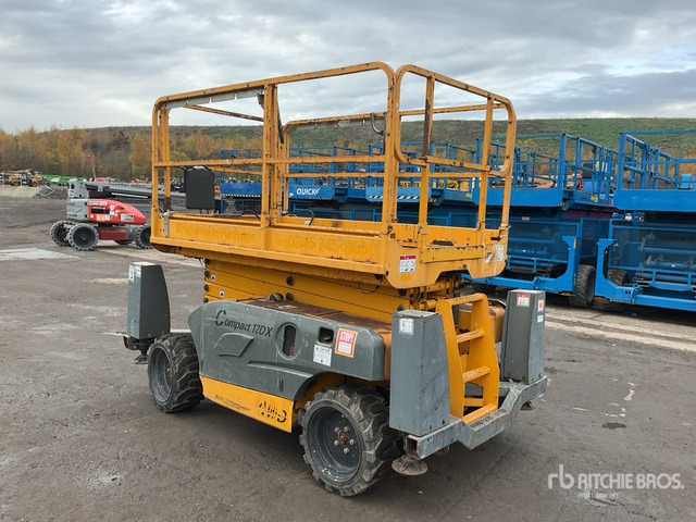 2014 Haulotte Compact12DX 4x4 Diesel Scissor Lift - Scissor lift: picture 3 2014 Haulotte Compact12DX 4x4 Diesel Scissor Lift - Scissor lift: picture 3