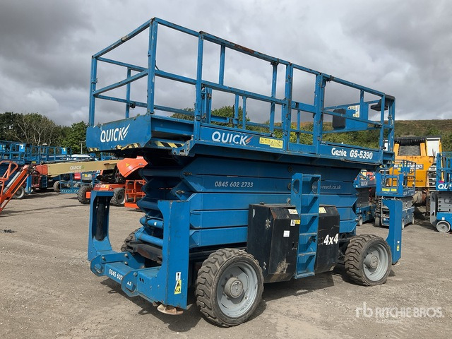 2015 Genie GS5390 4x4 Diesel Scissor Lift - Scissor lift: picture 3 2015 Genie GS5390 4x4 Diesel Scissor Lift - Scissor lift: picture 3