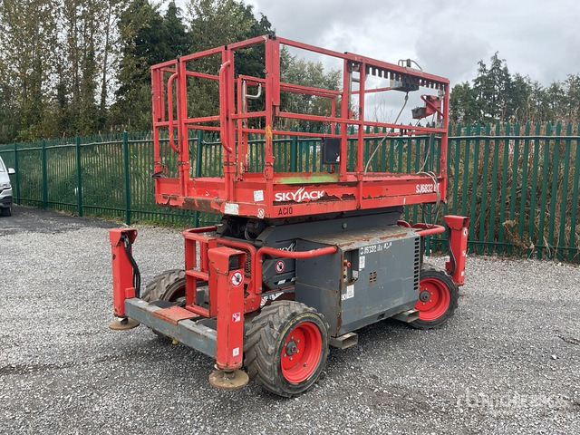 2018 Skyjack SJ6832RT 4x4 Diesel Scissor Lift - Scissor lift: picture 2 2018 Skyjack SJ6832RT 4x4 Diesel Scissor Lift - Scissor lift: picture 2