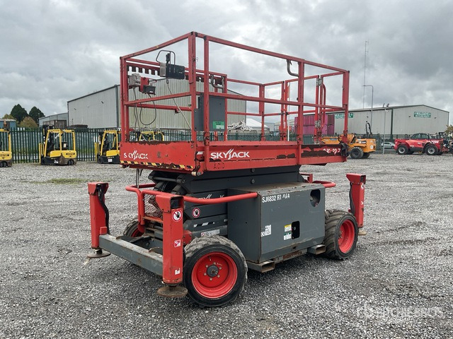 2018 Skyjack SJ6832RT 4x4 Diesel Scissor Lift - Scissor lift: picture 4 2018 Skyjack SJ6832RT 4x4 Diesel Scissor Lift - Scissor lift: picture 4