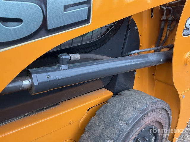 2019 Case SR130 Skid Steer Loader - Skid steer loader: picture 3 2019 Case SR130 Skid Steer Loader - Skid steer loader: picture 3