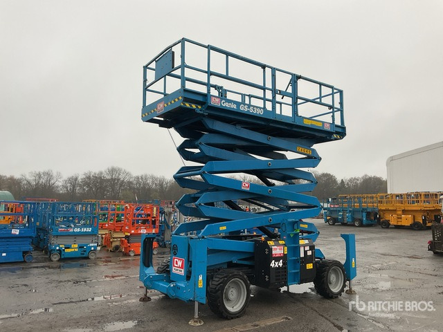 2019 Genie GS-5390 4x4 Diesel Scissor Lift - Scissor lift: picture 2 2019 Genie GS-5390 4x4 Diesel Scissor Lift - Scissor lift: picture 2