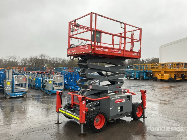 2020 Skyjack SJ6826 RT 4x4 Diesel Scissor Lift - Scissor lift: picture 2 2020 Skyjack SJ6826 RT 4x4 Diesel Scissor Lift - Scissor lift: picture 2