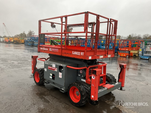 2020 Skyjack SJ6826 RT 4x4 Diesel Scissor Lift - Scissor lift: picture 4 2020 Skyjack SJ6826 RT 4x4 Diesel Scissor Lift - Scissor lift: picture 4