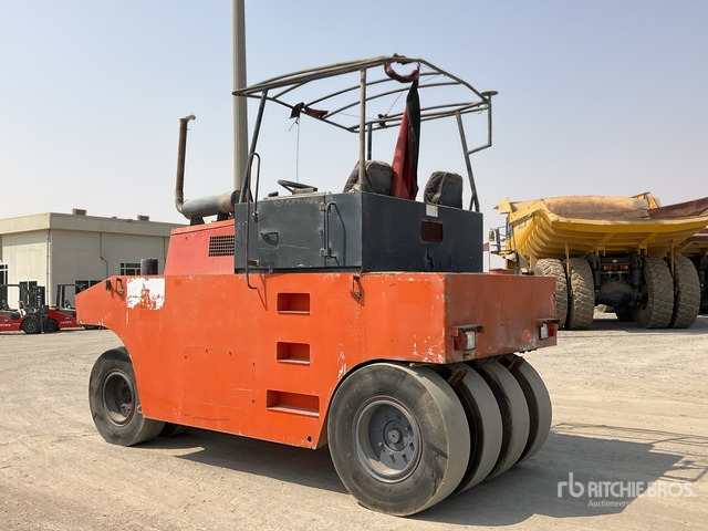 2001 Hamm GRW18 8 Wheel Pneumatic Roller - Pneumatic roller: picture 3 2001 Hamm GRW18 8 Wheel Pneumatic Roller - Pneumatic roller: picture 3