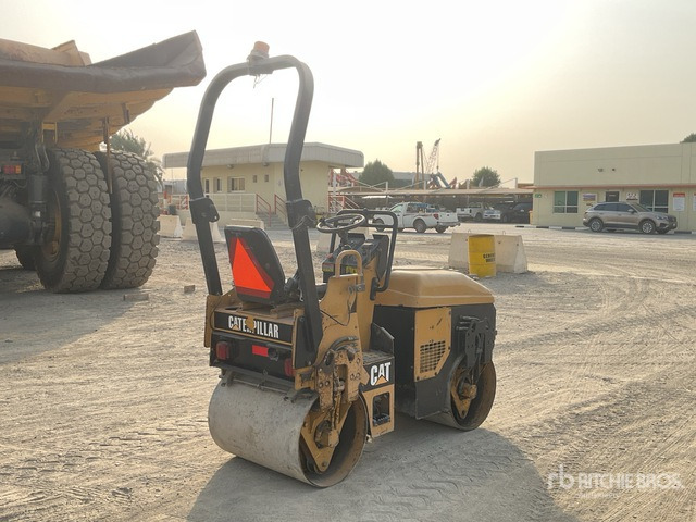 2006 Cat CB114 - Roller: picture 3 2006 Cat CB114 - Roller: picture 3