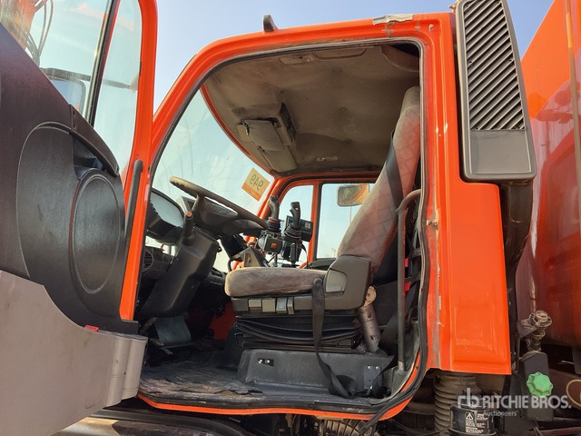 2012 Mercedes-Benz Unimog 500 4x4 Solar Panel Cleaning Truck :Misc. Truck - Road sweeper: picture 5 2012 Mercedes-Benz Unimog 500 4x4 Solar Panel Cleaning Truck :Misc. Truck - Road sweeper: picture 5