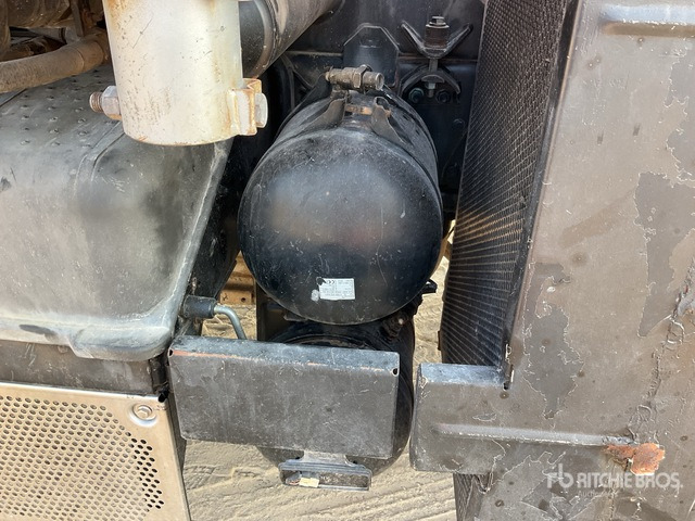 2012 Mercedes-Benz Unimog 500 Solar Panel Cleaning Truck :Misc. Truck - Road sweeper: picture 4 2012 Mercedes-Benz Unimog 500 Solar Panel Cleaning Truck :Misc. Truck - Road sweeper: picture 4