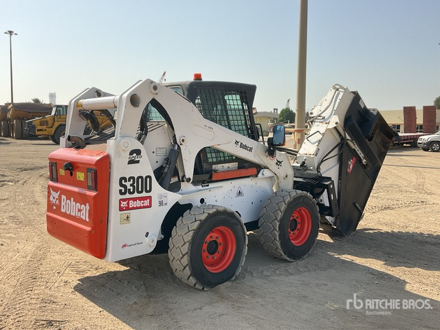 2013 Bobcat S300 Skid Steer Loader - Skid steer loader: picture 3 2013 Bobcat S300 Skid Steer Loader - Skid steer loader: picture 3