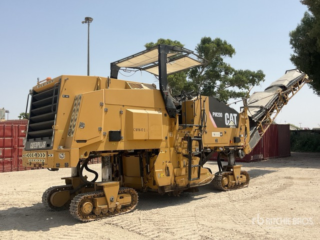 2014 Cat PM-200 Tracked Cold Planer - Cold planer: picture 3 2014 Cat PM-200 Tracked Cold Planer - Cold planer: picture 3