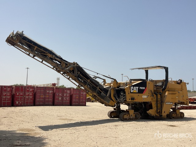 2014 Cat PM-200 Tracked Cold Planer - Cold planer: picture 2 2014 Cat PM-200 Tracked Cold Planer - Cold planer: picture 2
