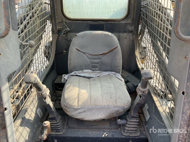 2014 New Holland L225 (Inoperable) Skid Steer Loader - Skid steer loader: picture 5 2014 New Holland L225 (Inoperable) Skid Steer Loader - Skid steer loader: picture 5