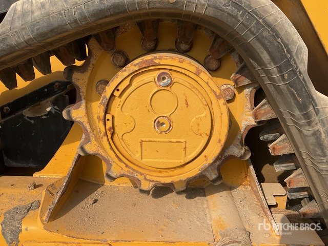 2019 Cat 239D - Compact track loader: picture 5 2019 Cat 239D - Compact track loader: picture 5