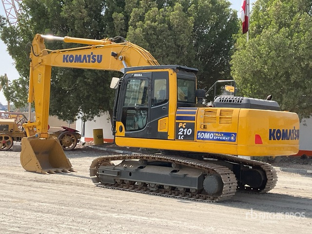 2019 Komatsu PC210-10M0 Tracked Excavator - Crawler excavator: picture 5 2019 Komatsu PC210-10M0 Tracked Excavator - Crawler excavator: picture 5
