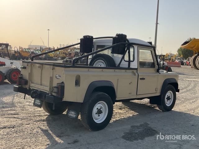 Land Rover Defender 110 - Pickup truck: picture 3 Land Rover Defender 110 - Pickup truck: picture 3