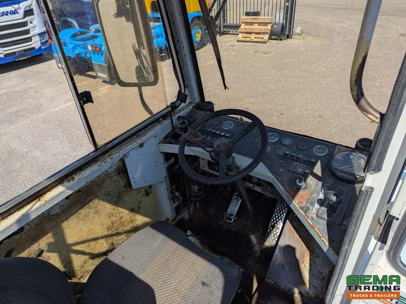 Terberg YT17 MOTOR DEFECT - MMBS Kenteken - Terminal tractor: picture 5 Terberg YT17 MOTOR DEFECT - MMBS Kenteken - Terminal tractor: picture 5