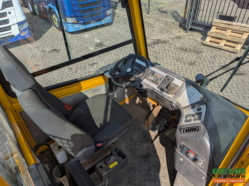 Terberg YT222 Allison - Schotel 30T - Landbouw kenteken - Uren 26725 - Terminal tractor: picture 5 Terberg YT222 Allison - Schotel 30T - Landbouw kenteken - Uren 26725 - Terminal tractor: picture 5