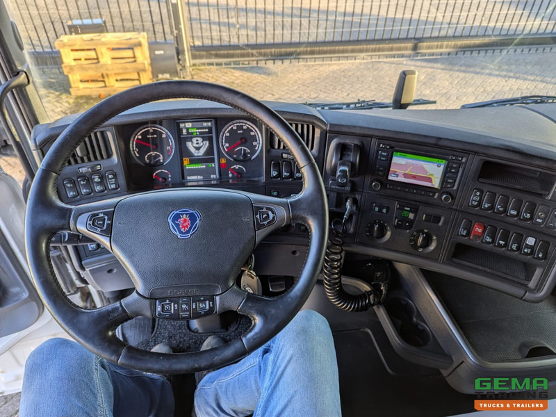Interior photo 2: Tractor unit Scania R730 6x4 Highline Euro6 - V8 - Retarder - RVS Kist - Schuifschotel