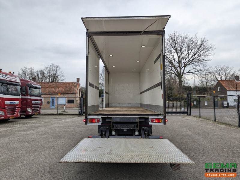 Volvo FE320 4x2 Dagcab Euro6 - Gesloten Opbouw 7.6m + Laadklep 2000KG - ZijDeuren - VolledigLuchtgeveerd - Box truck: picture 5 Volvo FE320 4x2 Dagcab Euro6 - Gesloten Opbouw 7.6m + Laadklep 2000KG - ZijDeuren - VolledigLuchtgeveerd - Box truck: picture 5