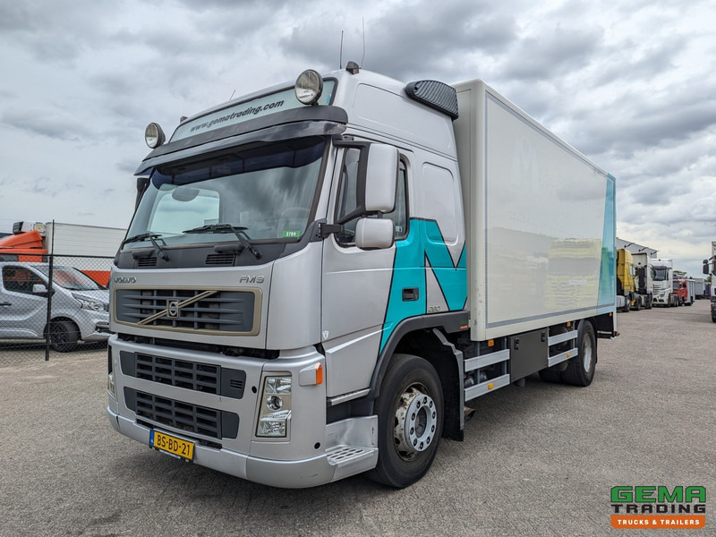 Volvo FM9 260 4x2 Slaapcab Euro3 - 18T - 6CIL - 5.75m GeslotenBak + Laadklep 2500KG - Standkachel - Vangmuil 06/2025APK - Box truck: picture 1 Volvo FM9 260 4x2 Slaapcab Euro3 - 18T - 6CIL - 5.75m GeslotenBak + Laadklep 2500KG - Standkachel - Vangmuil 06/2025APK - Box truck: picture 1