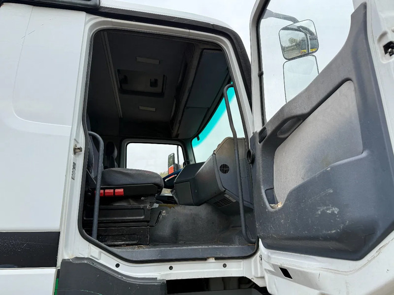 Tipper, Crane truck Mercedes-Benz Actros 1831 V6 4X2 Tipper + crane EPS Manual Gearbox 3 peddal: picture 9