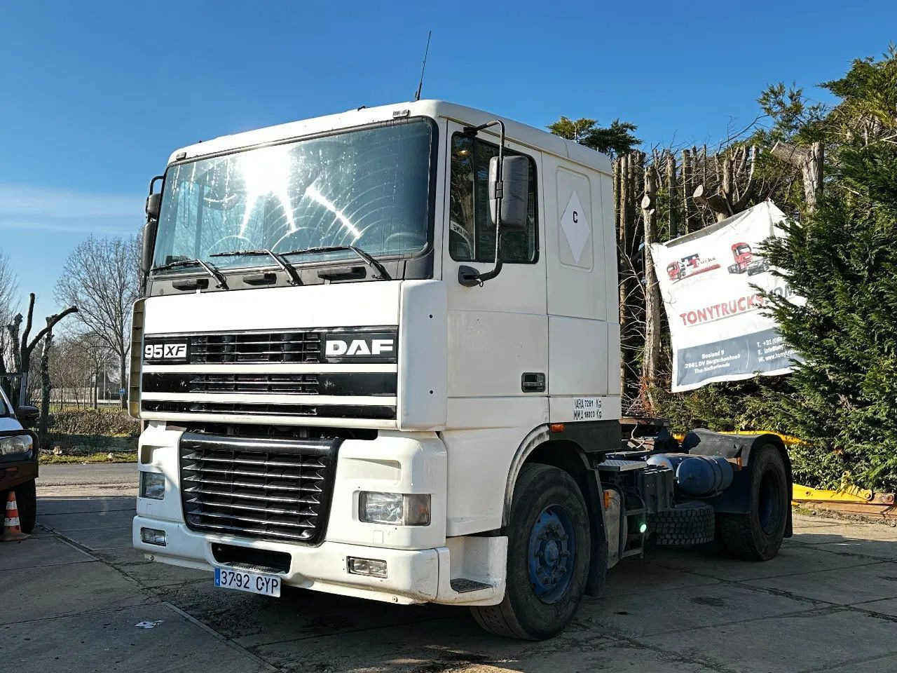 DAF XF 95.380 4X2 Tractor-unit Spring/Air ZF Manual DAF XF 95.380 4X2 Tractor-unit Spring/Air ZF Manual - Tractor unit: picture 2 DAF XF 95.380 4X2 Tractor-unit Spring/Air ZF Manual DAF XF 95.380 4X2 Tractor-unit Spring/Air ZF Manual - Tractor unit: picture 2