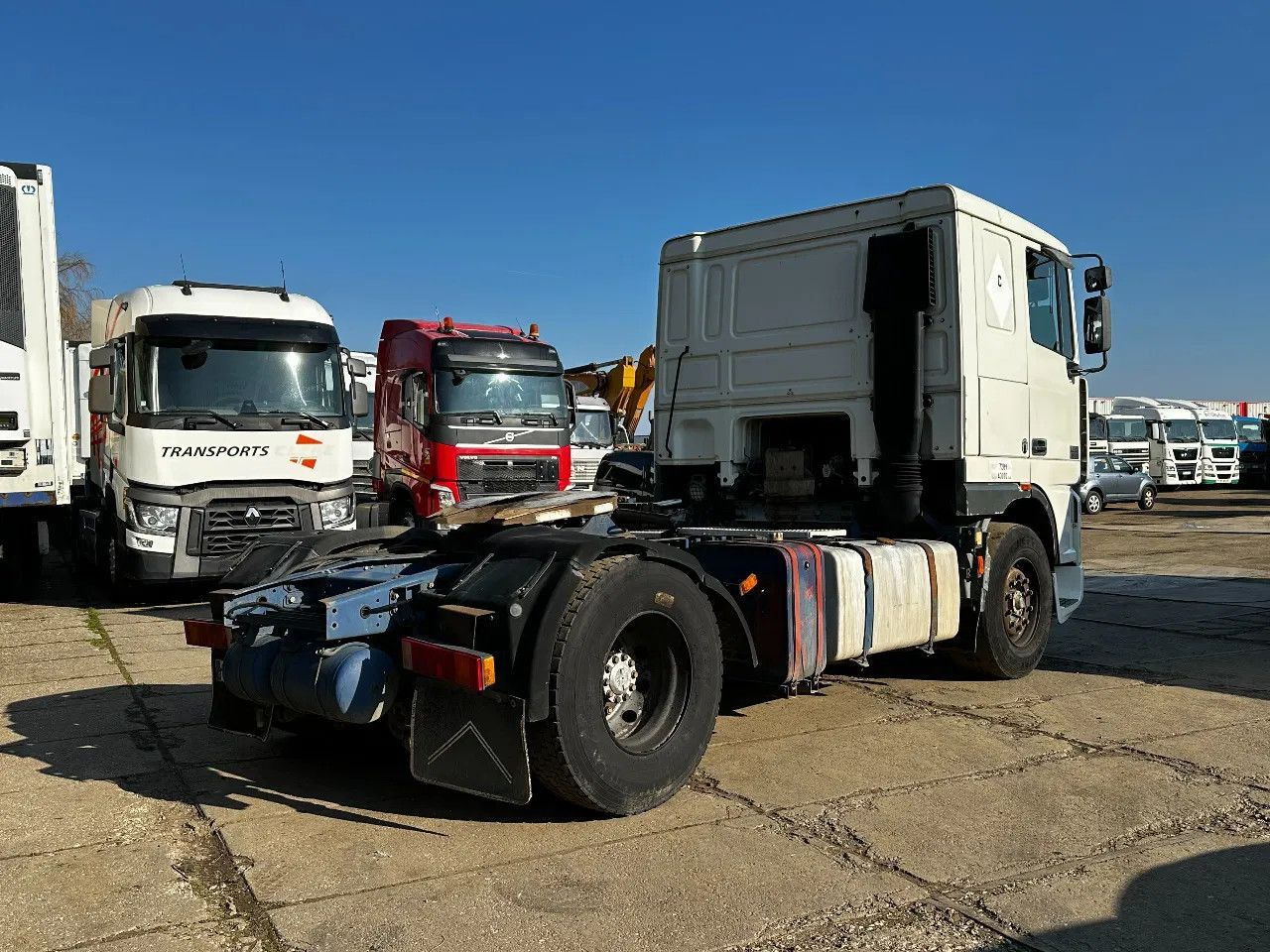 DAF XF 95.380 4X2 Tractor-unit Spring/Air ZF Manual DAF XF 95.380 4X2 Tractor-unit Spring/Air ZF Manual - Tractor unit: picture 4 DAF XF 95.380 4X2 Tractor-unit Spring/Air ZF Manual DAF XF 95.380 4X2 Tractor-unit Spring/Air ZF Manual - Tractor unit: picture 4