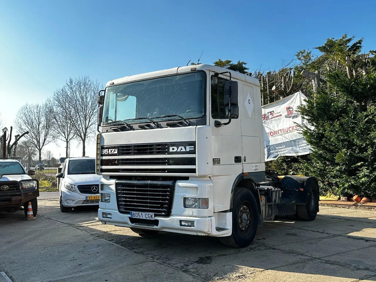 DAF XF 95.380 4X2 Tractor-unit Spring/Air ZF Manual DAF XF 95.380 4X2 Tractor-unit Spring/Air ZF Manual - Tractor unit: picture 2 DAF XF 95.380 4X2 Tractor-unit Spring/Air ZF Manual DAF XF 95.380 4X2 Tractor-unit Spring/Air ZF Manual - Tractor unit: picture 2